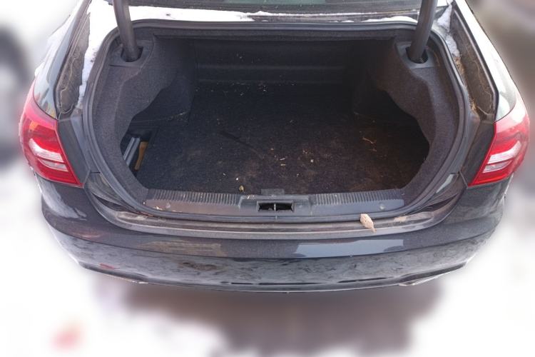 Used Hongqi H7 2017 1.8T Tech Model Trunk