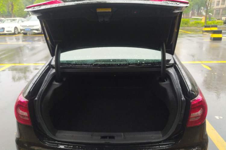 Used Hongqi H7 2017 1.8T Tech Model Trunk