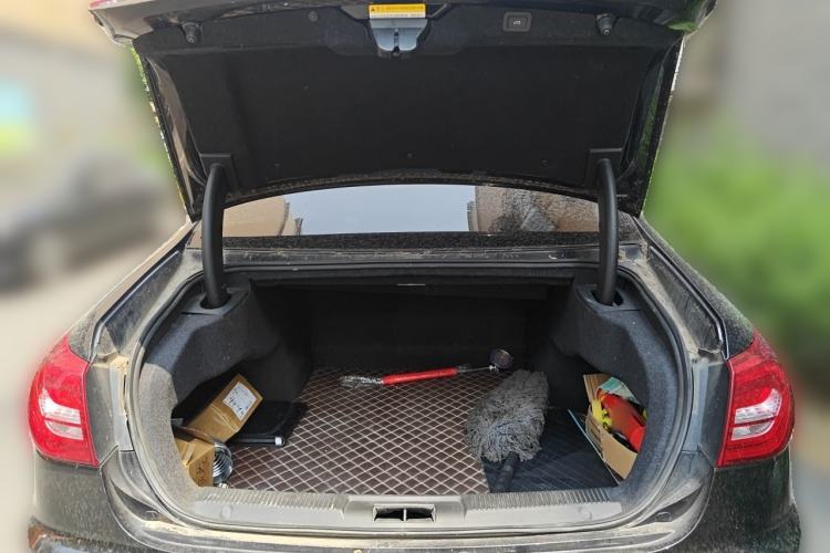 Used Hongqi H7 2017 2.0T Luxury Model Trunk