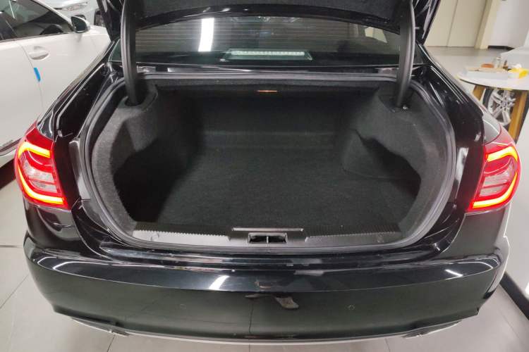 Used Hongqi H7 2017 1.8T Luxury Model Trunk