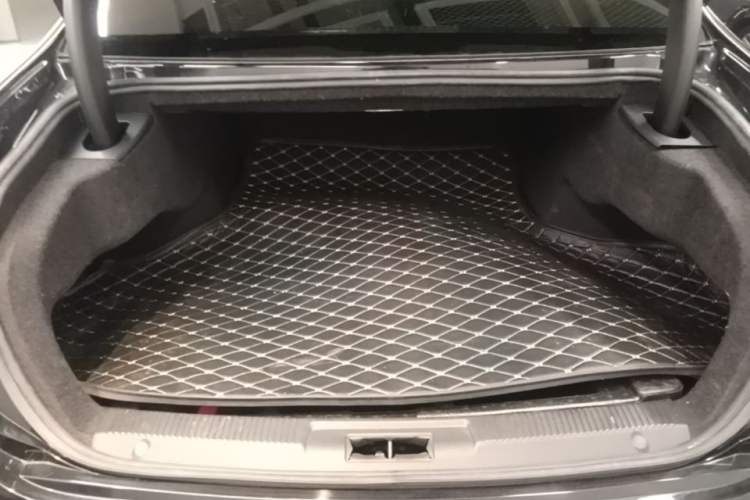 Used Hongqi H7 2017 2.0T Luxury Model Trunk