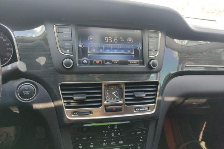 Used Hongqi H7 2018 2.0T Elite Edition Audio And AC Panel