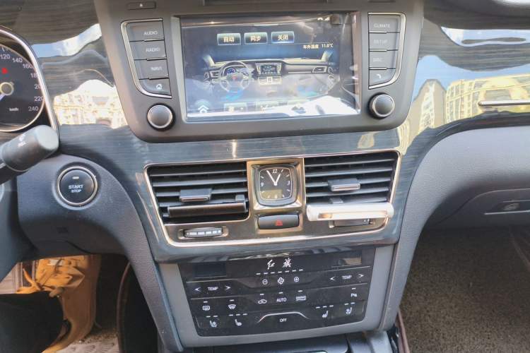 Used Hongqi H7 2018 2.0T Elite Edition Audio And AC Panel
