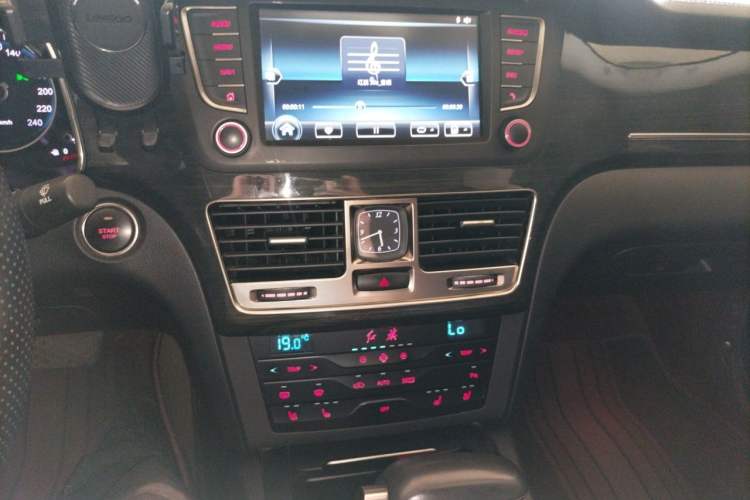 Used Hongqi H7 2018 2.0T Flagship Edition Audio And AC Panel