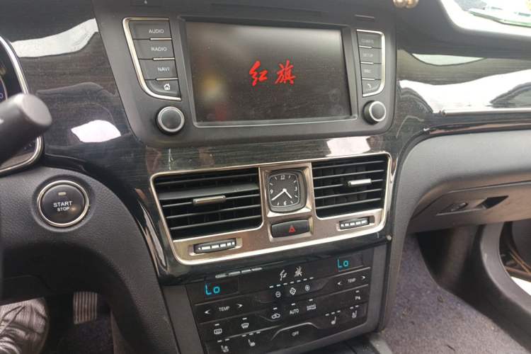 Used Hongqi H7 2018 2.0T Elite Edition Audio And AC Panel