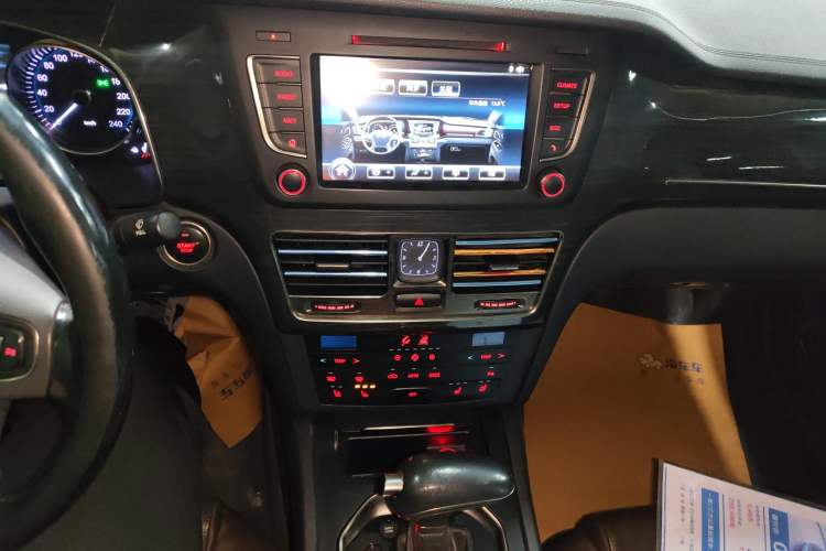 Used Hongqi H7 2018 2.0T Elite Edition Audio And AC Panel