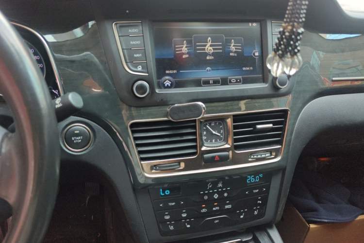 Used Hongqi H7 2018 2.0T Elite Edition Audio And AC Panel
