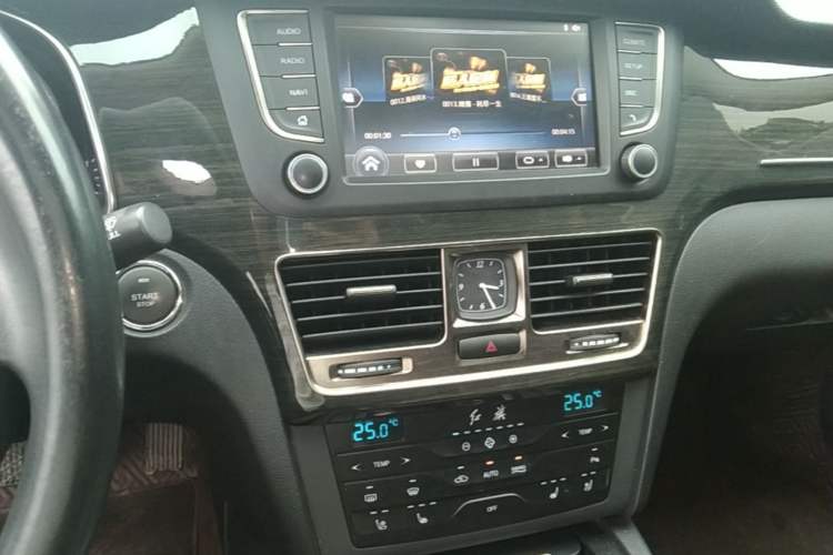 Used Hongqi H7 2018 2.0T Elite Edition Audio And AC Panel