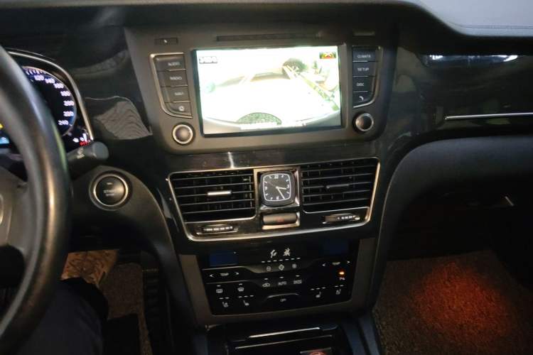 Used Hongqi H7 2018 2.0T Elite Edition Audio And AC Panel