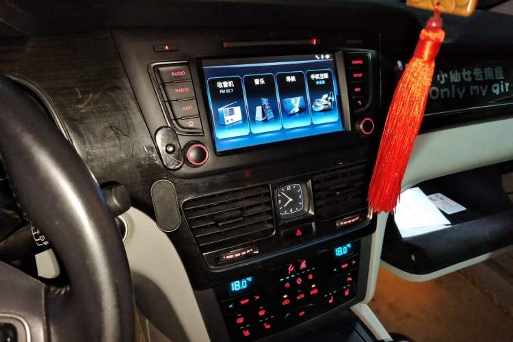 Used Hongqi H7 2018 2.0T Elite Edition Audio And AC Panel