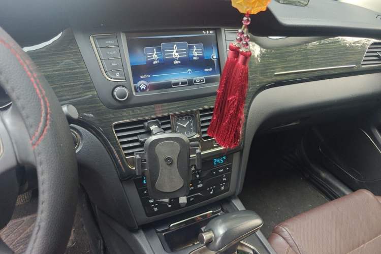 Used Hongqi H7 2018 2.0T Elite Edition Audio And AC Panel