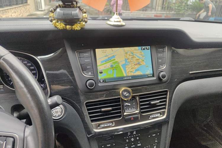 Used Hongqi H7 2018 2.0T Elite Edition Audio And AC Panel