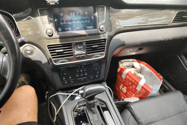 Used Hongqi H7 2018 2.0T Elite Edition Audio And AC Panel