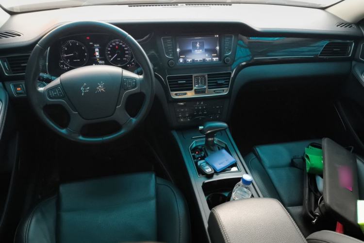 Used Hongqi H7 2018 2.0T Elite Edition Center Console