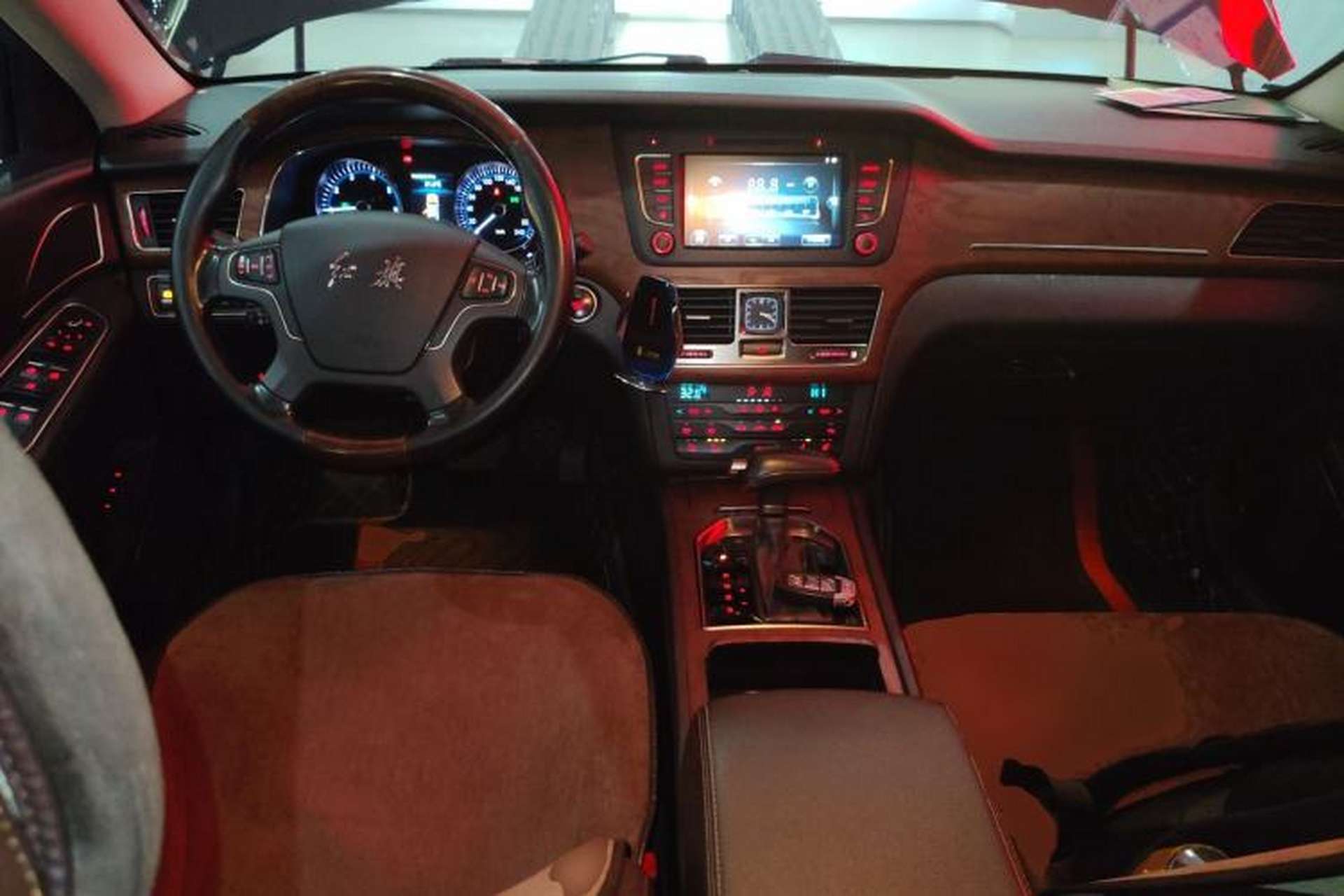 Used Hongqi H7 2018 2.0T Flagship Edition Center Console