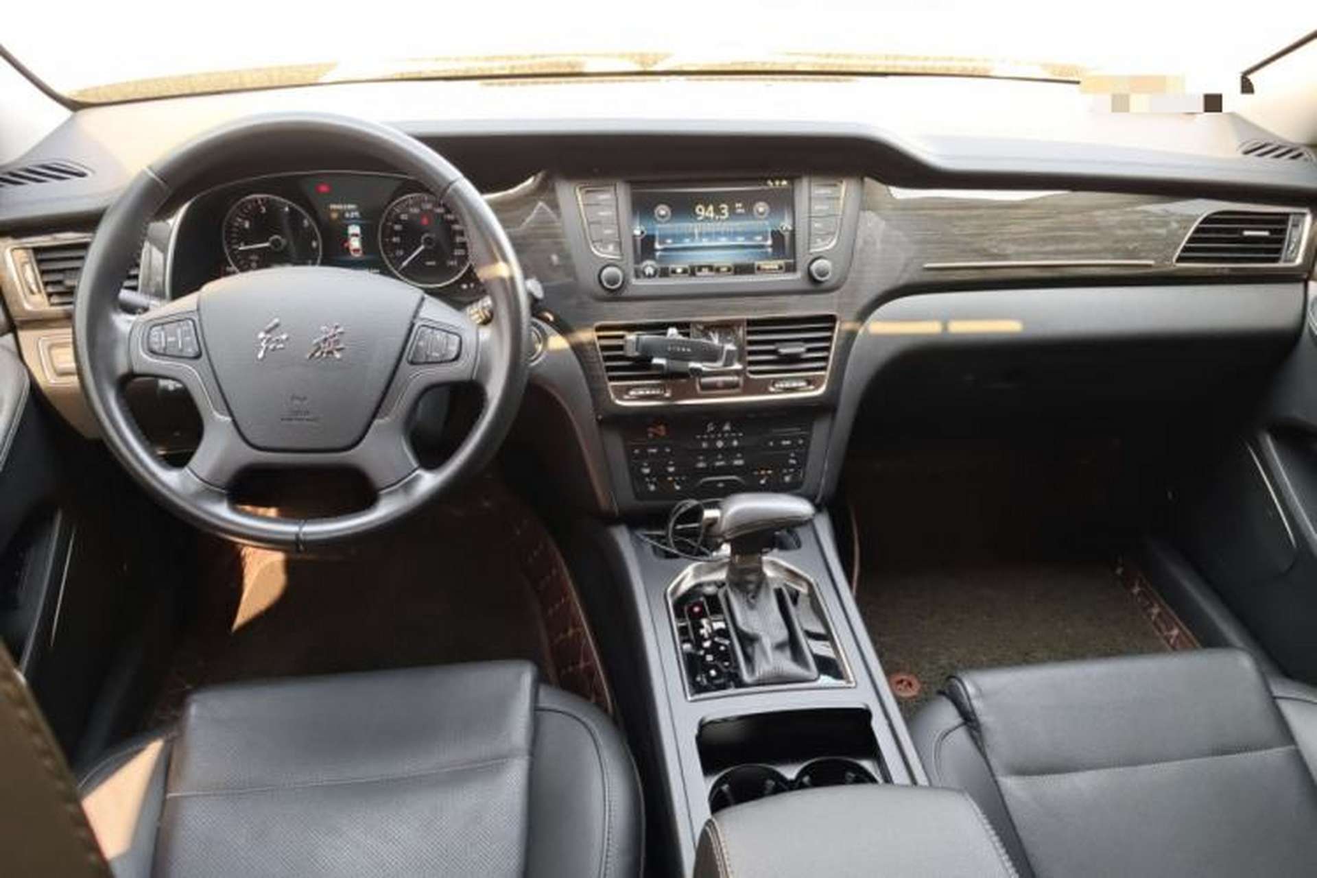 Used Hongqi H7 2018 2.0T Elite Edition Center Console