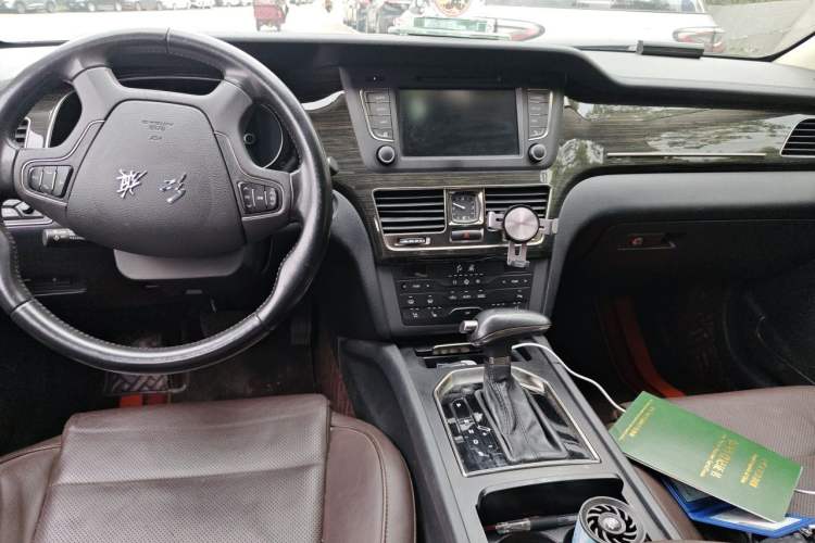 Used Hongqi H7 2018 2.0T Flagship Edition Center Console