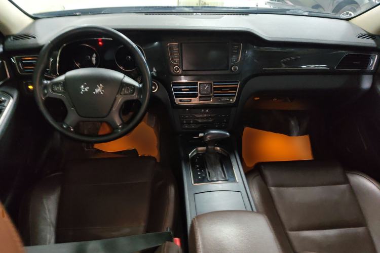 Used Hongqi H7 2018 2.0T Elite Edition Center Console