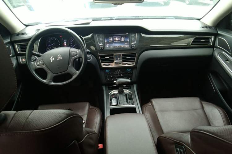 Used Hongqi H7 2018 2.0T Elite Edition Center Console