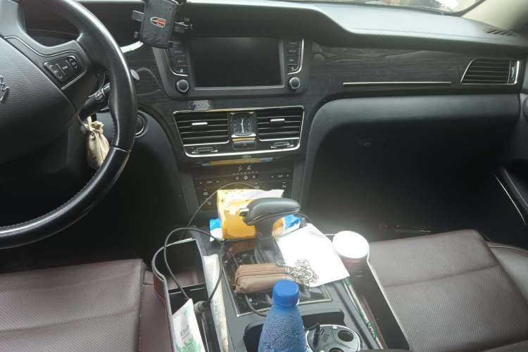 Used Hongqi H7 2018 2.0T Elite Edition Center Console