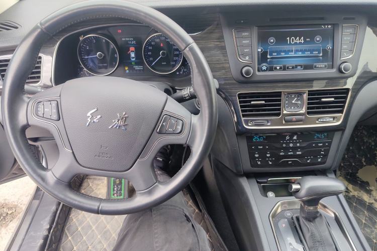 Used Hongqi H7 2018 2.0T Flagship Edition Center Console