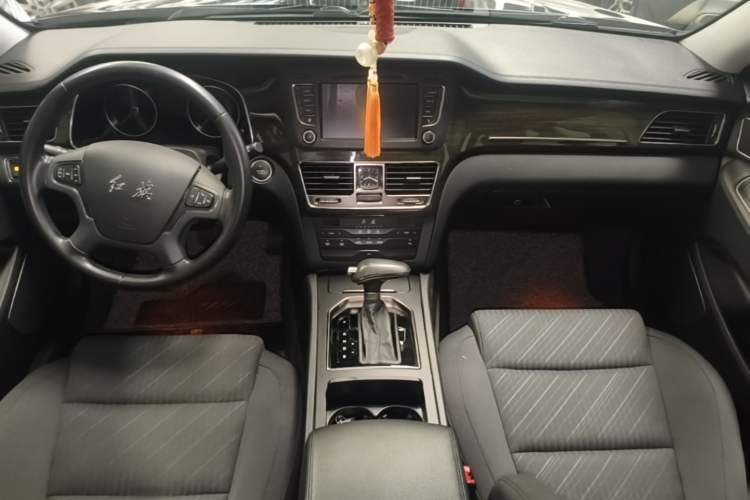 Used Hongqi H7 2018 1.8T Comfort Edition Center Console