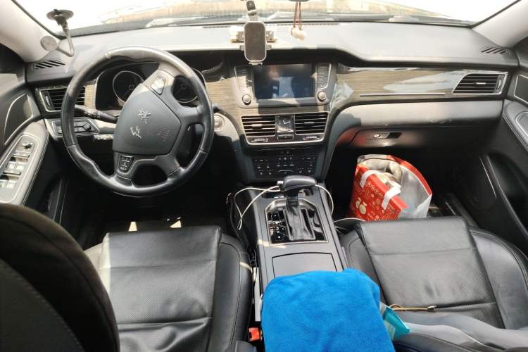 Used Hongqi H7 2018 2.0T Elite Edition Center Console