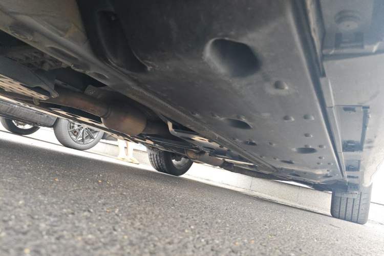 Used Hongqi H7 2018 2.0T 60th Anniversary Edition Chassis Front Left