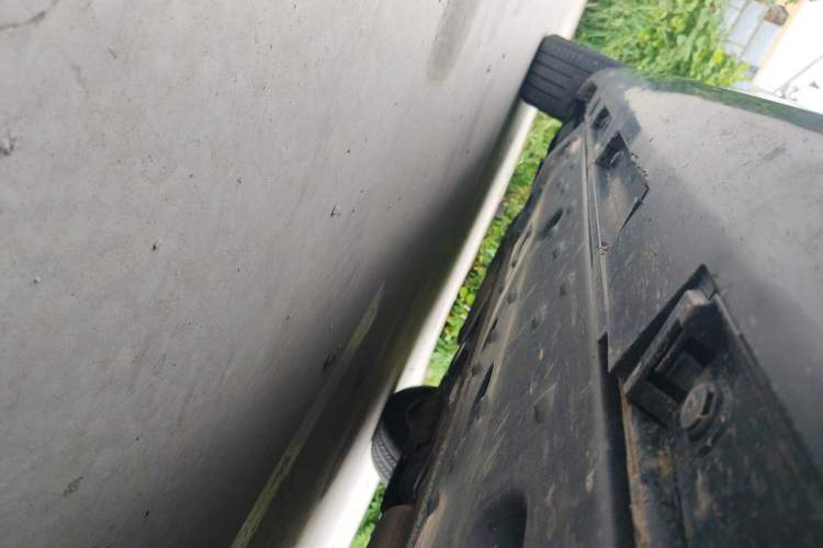 Used Hongqi H7  Chassis Front Right