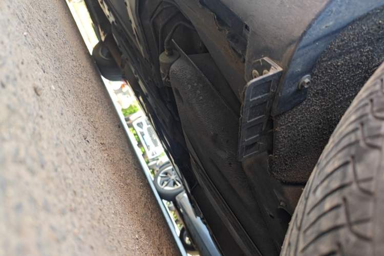 Used Hongqi H7  Chassis Rear Left