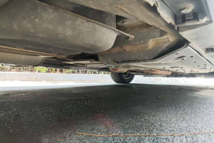 Used Hongqi H7  Chassis Rear Right