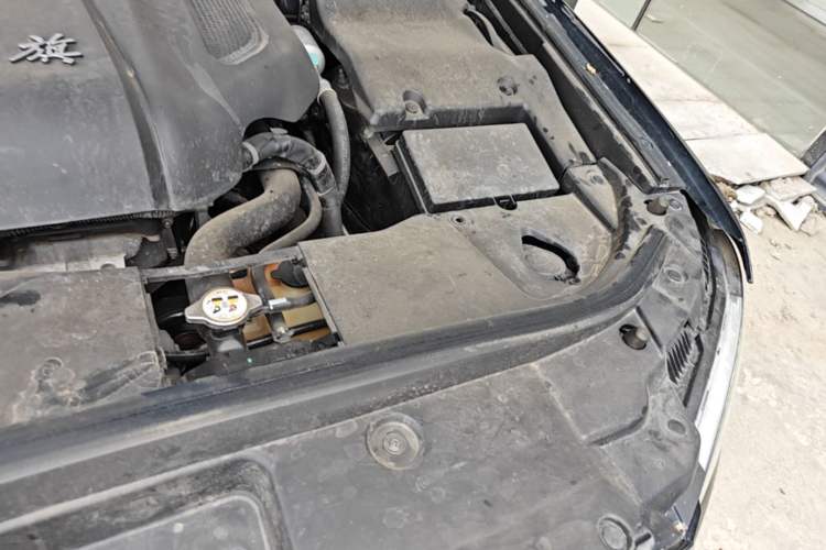 Used Hongqi H7 2018 2.0T Flagship Edition Engine Bay Left