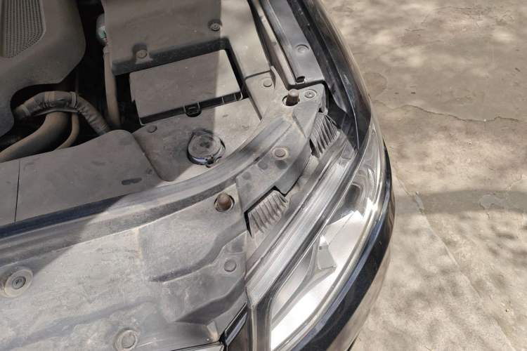 Used Hongqi H7 2018 2.0T Flagship Edition Engine Bay Left