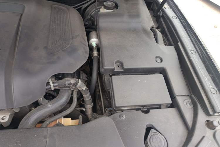 Used Hongqi H7 2018 2.0T Elite Edition Engine Bay Left