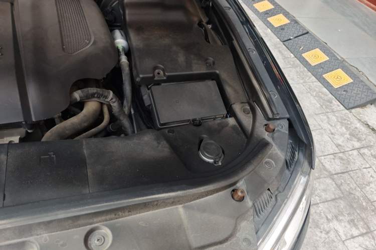 Used Hongqi H7 2018 2.0T Elite Edition Engine Bay Left