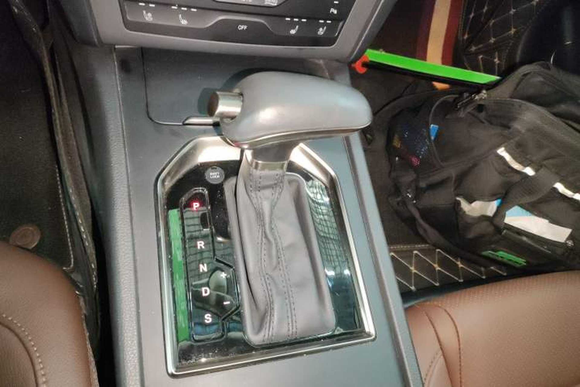 Used Hongqi H7 2018 2.0T Elite Edition Gear Lever