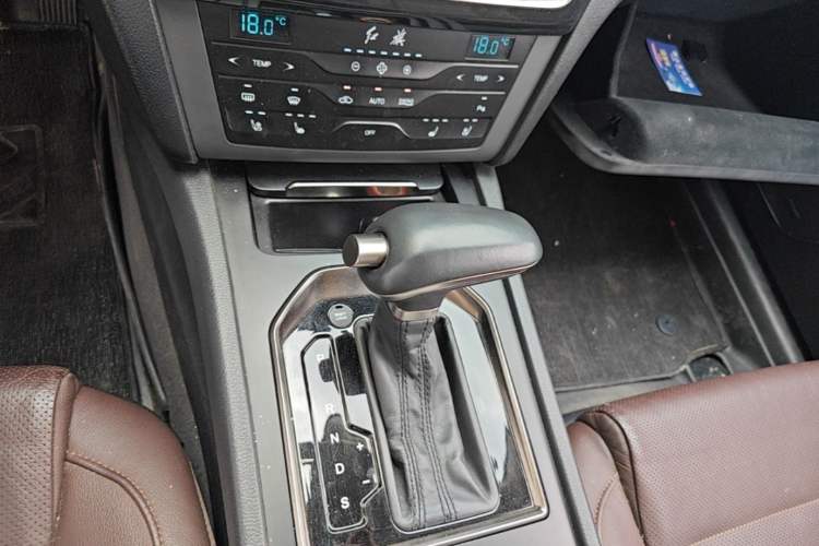 Used Hongqi H7 2018 2.0T Flagship Edition Gear Lever
