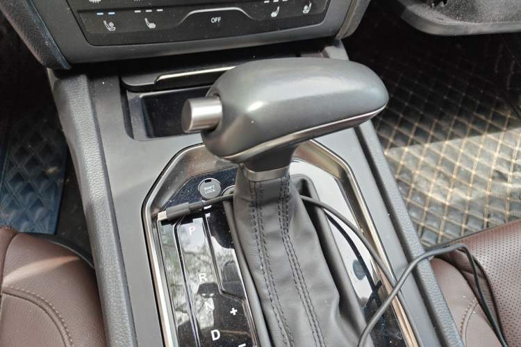 Used Hongqi H7 2018 2.0T Flagship Edition Gear Lever