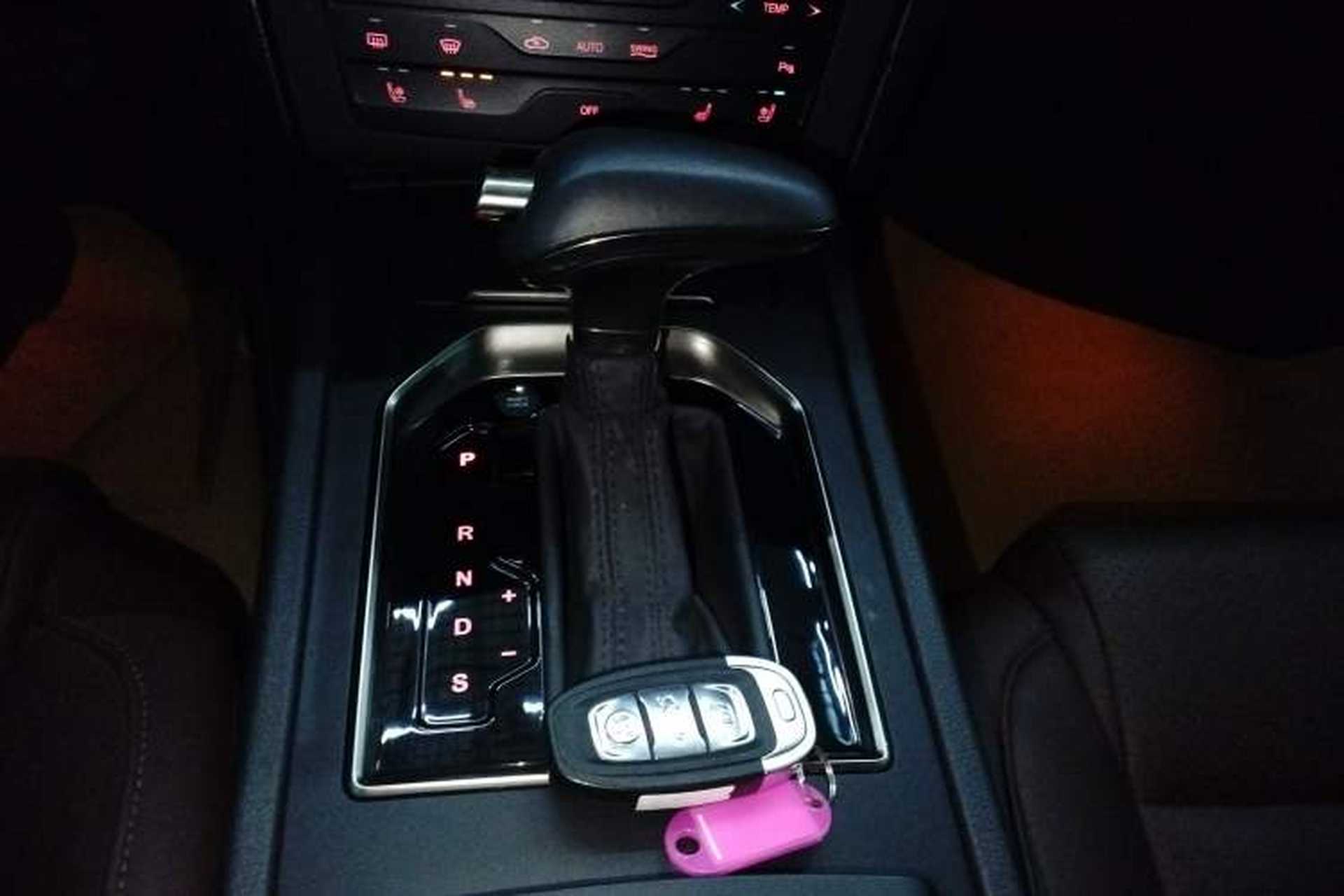 Used Hongqi H7 2018 2.0T Elite Edition Gear Lever