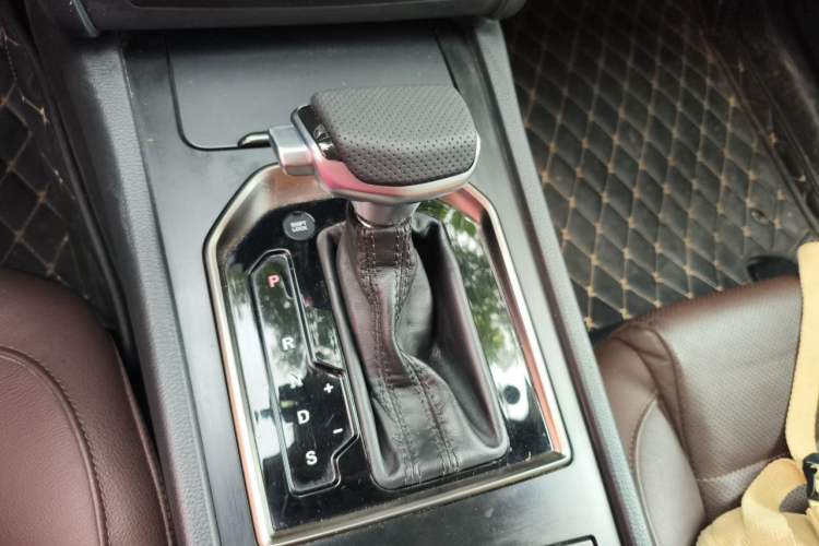 Used Hongqi H7 2018 2.0T Flagship Edition Gear Lever