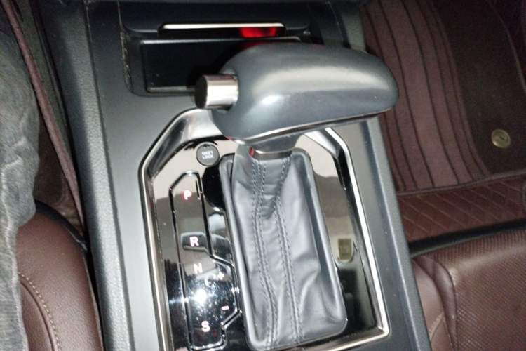 Used Hongqi H7 2018 2.0T Flagship Edition Gear Lever