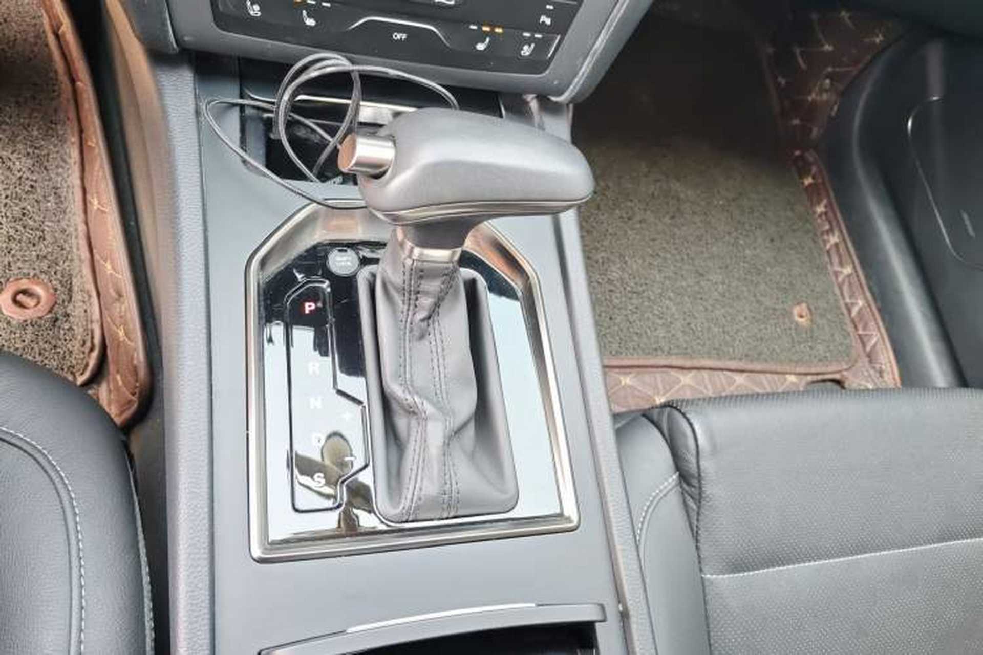 Used Hongqi H7 2018 2.0T Elite Edition Gear Lever