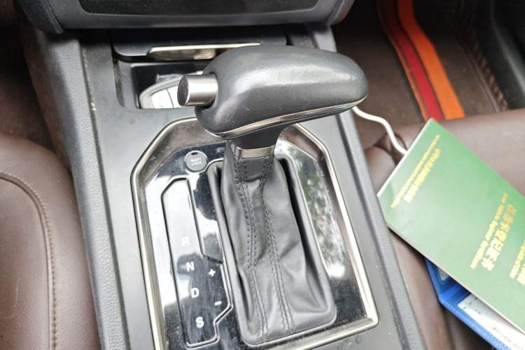 Used Hongqi H7 2018 2.0T Flagship Edition Gear Lever