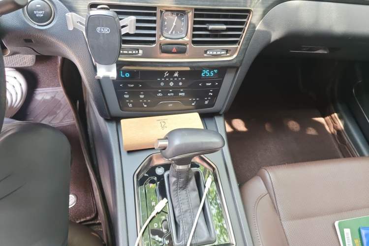 Used Hongqi H7 2018 2.0T Elite Edition Gear Lever