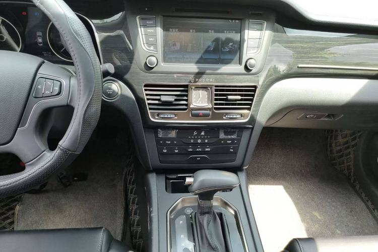 Used Hongqi H7 2018 1.8T Comfort Edition Gear Lever