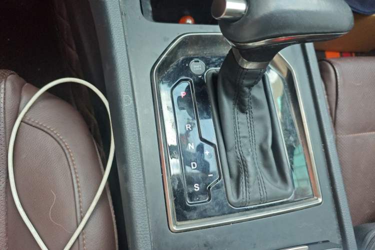 Used Hongqi H7 2018 2.0T Elite Edition Gear Lever