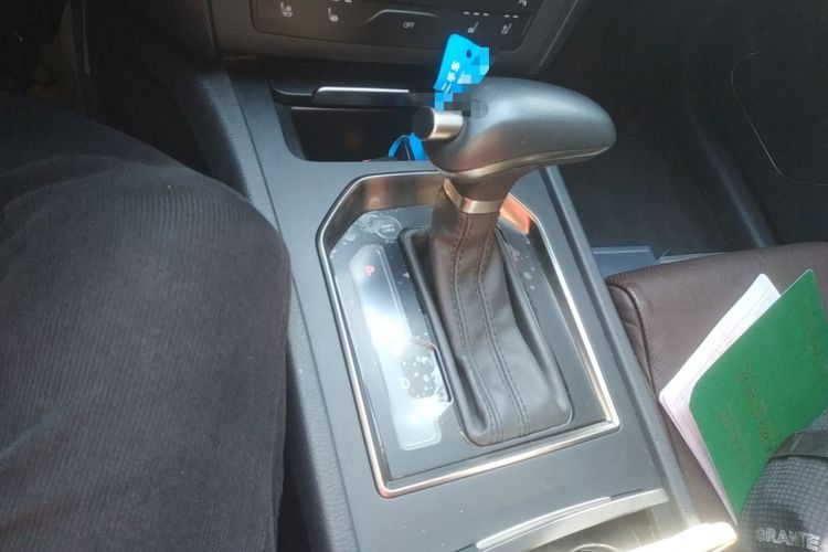 Used Hongqi H7 2018 2.0T Elite Edition Gear Lever