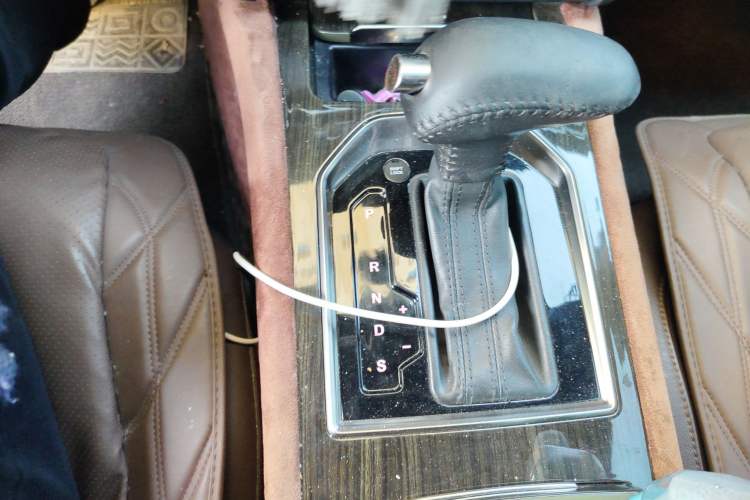 Used Hongqi H7 2018 2.0T Elite Edition Gear Lever