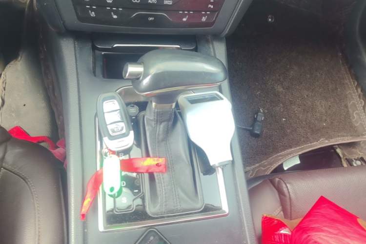 Used Hongqi H7 2018 1.8T Comfort Edition Gear Lever