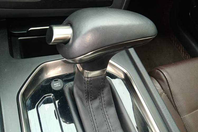 Used Hongqi H7 2018 2.0T Elite Edition Gear Lever